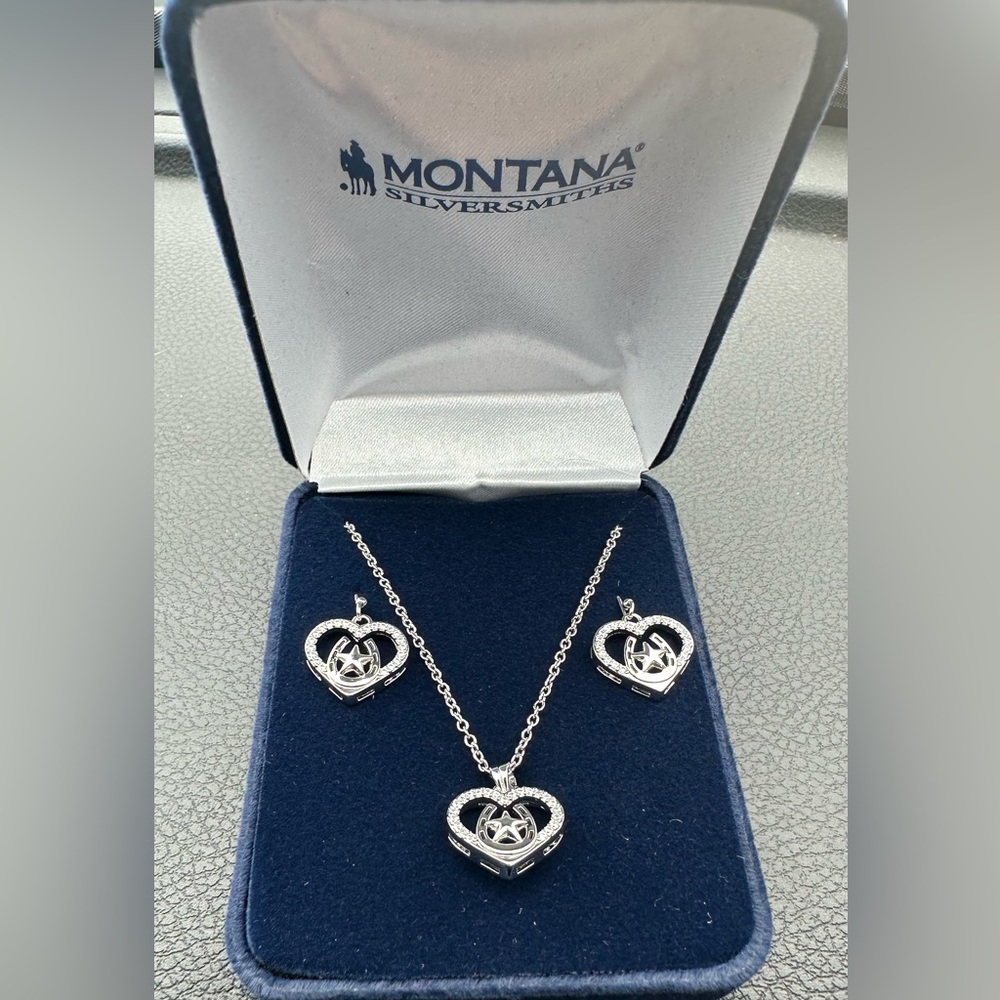 Montana Sliversmith star & heart horse shoe necklace set